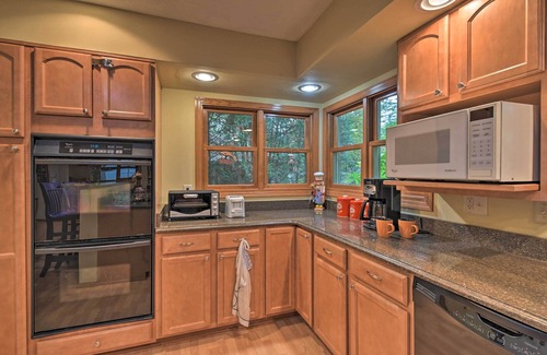 Lake Ripley Casa | Spacious Lakehouse w/ Deck, Kayaks, & Dock!