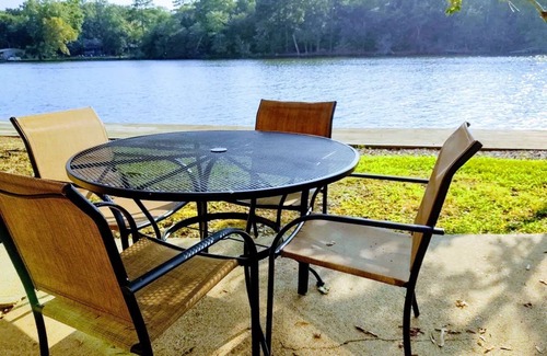 Mid America Condominio | Spacious Lakeside Country Getaway