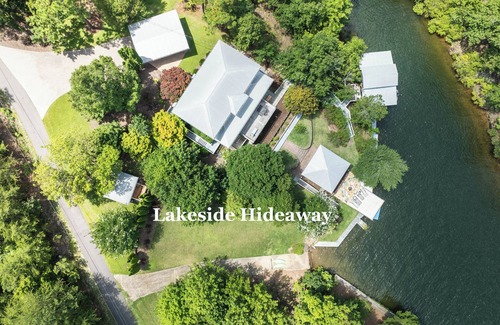 The Woods of Longleaf Casa | Spacious Lakeside Retreat - Sleeps 16, Quiet Slough, Great Entertaining Areas!