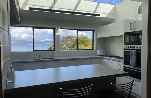 Kawaha Point Casa | Lujo asequible al borde del lago en The Willows, Lake Rotorua