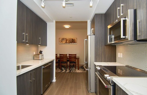 Humber Bay Condominio | ★Spacious Lakeview Condo Near Downtown (Sleeps 6 adults + 2 kids)★