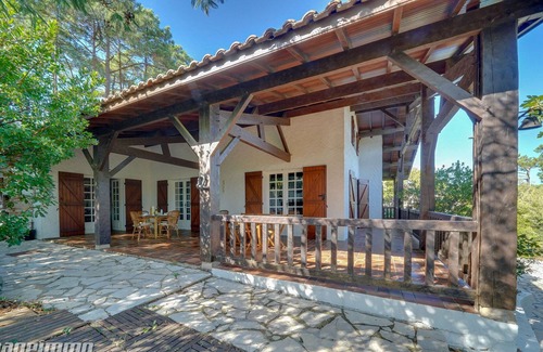 Piraillan Villa | Espaciosa villa de estilo Landais