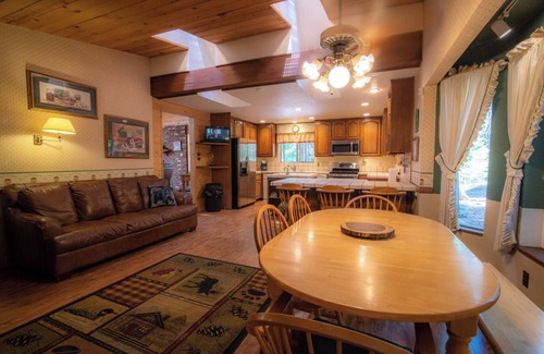 Glencoe Casa | Spacious Large Homestyle Family Cabin in LMP Arnold