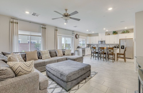 Las Vegas Casa | Spacious Las Vegas Home w/ Patio, 17 Mi to Strip!