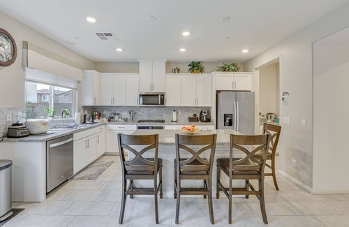 Las Vegas Casa | Spacious Las Vegas Home w/ Patio, 17 Mi to Strip!