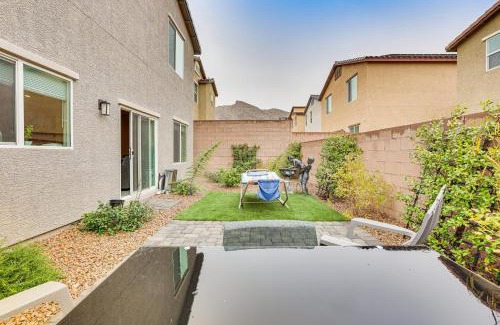 Las Vegas Casa | Spacious Las Vegas Home with Patio, 17 Mi to Strip!