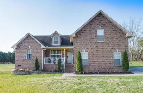 Lebanon Casa | Spacious Lebanon Home with Pool 6 Mi to Downtown!
