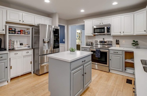 Lexington Casa | Spacious Lexington 4bed on 2.5 acres with Media Room and 6 TVS!!