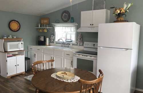 Medford Apartamento | Spacious, light and clean, quiet neighborhood close to amenities