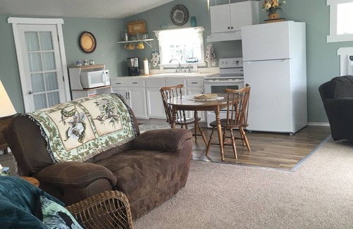 Medford Apartamento | Spacious, light and clean, quiet neighborhood close to amenities