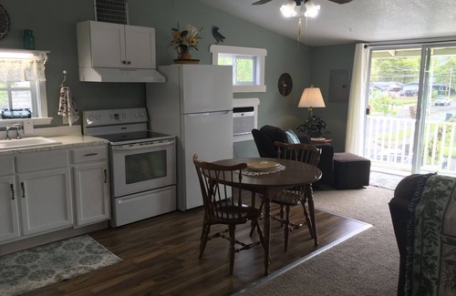 Medford Apartamento | Spacious, light and clean, quiet neighborhood close to amenities