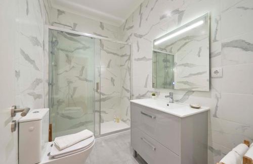 Mina Apartamento | Spacious & Light-Filled 4BR Apartment By TimeColer