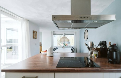Ouddorp Casa | Spacious, light house near the beach, an oasis of peace and space with jacuzzi and sauna.