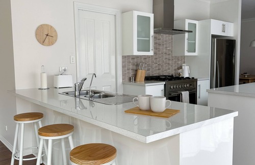 Littlehampton Casa | Spacious Littlehampton Lodge - 4 Bedroom Home with AC