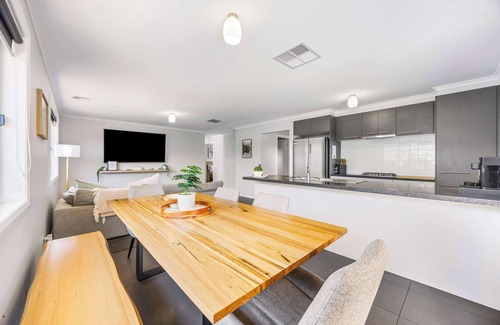 Lucas Casa | Spacious Living, Lucas