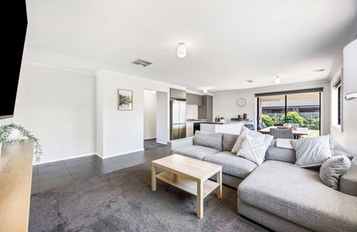 Lucas Casa | Spacious Living, Lucas