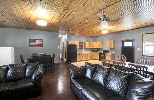 Sycamore Cabina | Spacious Lodge on 40 Acres!