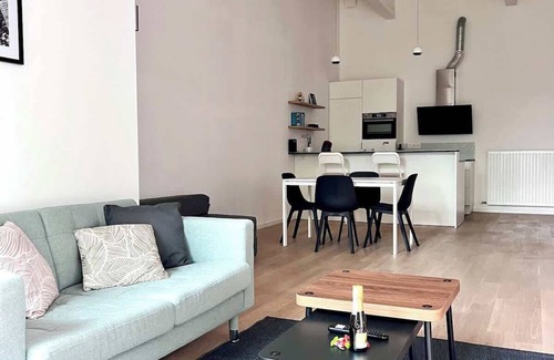 Anderlecht Apartamento | Spacious Loft Instant Favourite Up to 4 Guests Comfort & Style in Brussels