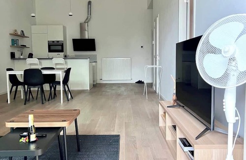 Anderlecht Apartamento | Spacious Loft Instant Favourite Up to 4 Guests Comfort & Style in Brussels