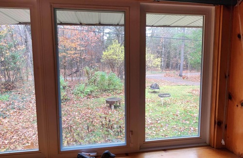 Coboconk Cabaña | Spacious Log Cabin, Ready for Fall and Thanksgiving!