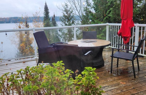 Coboconk Cabaña | Spacious Log Cabin, Ready for Fall and Thanksgiving!