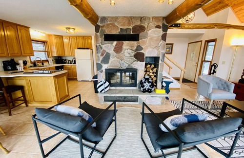 Washburn Chalet De Esquí | Spacious Log Cabin with Valley Views & ATV Trails Access