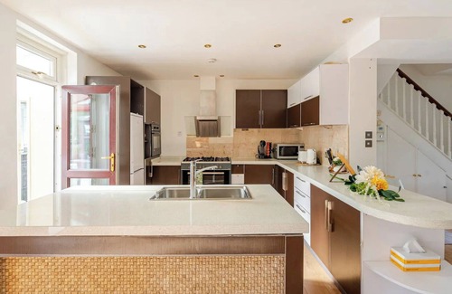 Eltham Casa | Spacious London Oasis | 4 Bedrooms | 20 mins Central London