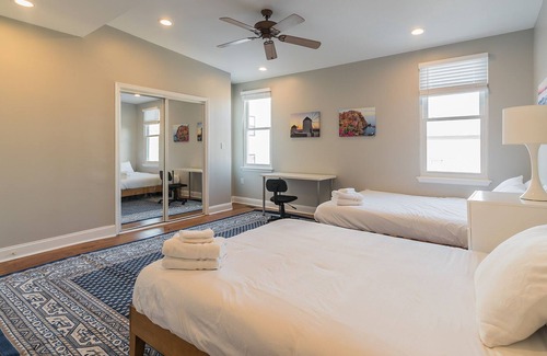 Petworth Casa | Spacious Longterm DC Townhouse - w/Parking + Metro