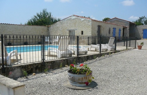 Antezant-la-Chapelle Otro | Amplia casa de campo restaurada con gran encanto, piscina, ubicación conveniente