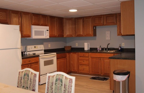 Harrisonburg Apartamento | Spacious lower level of brick ranch home. Close to city, in quiet location