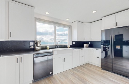 Northwest Portland Apartamento | Lower-level apartment with great views, hot tub, sauna, & yard - dog-friendly