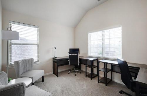 Frisco Casa | Spacious & Luxe 5 Star Neighborhood Movie Theatre