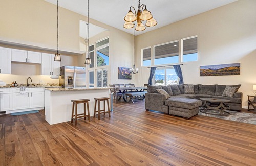 Colorado Springs Casa | Spacious Luxury and Mountain Views