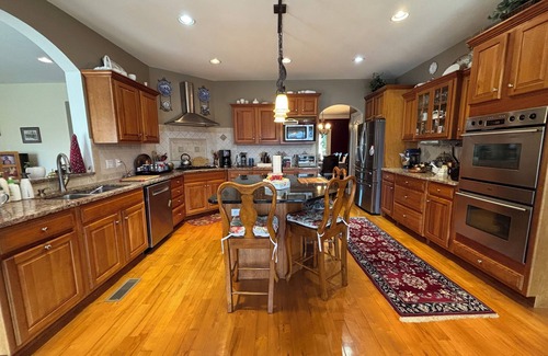 State College Casa | Spacious, Luxurious, and Convenient Happy Valley PSU Getaway
