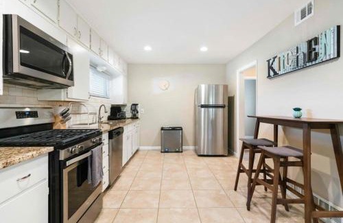 Irving Casa | Spacious Luxurious House Big Groups and Pool