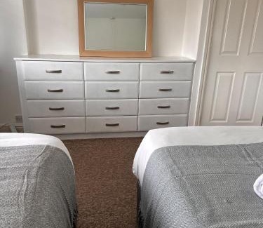 Walsall Casa | Spacious Luxurious Serviced Accommodation 1