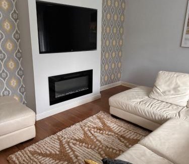 Walsall Casa | Spacious Luxurious Serviced Accommodation 1
