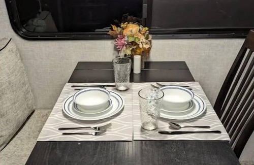 New Market Casa | Spacious Luxury 5th Wheel for 2