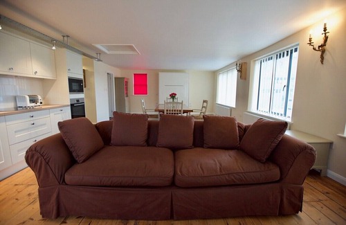 Ipswich Apartamento | Apartamento de lujo con servicio en Ipswich con dos camas y una terraza en la azotea