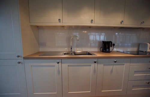 Ipswich Apartamento | Apartamento de lujo con servicio en Ipswich con dos camas y una terraza en la azotea