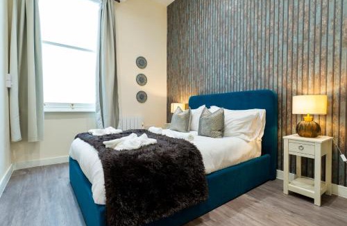 The King's Mile Apartamento | Spacious Luxury City Apartment with Terrace & High Ceiling