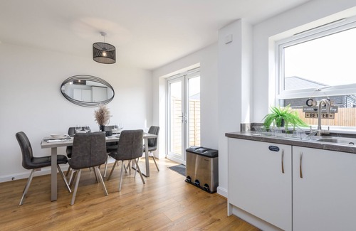 Broad Oak Casa | Spacious Luxury House In Canterbury with Free Parking & Garden - Sleeps 7