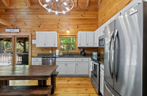 Blue Ridge Casa | Spacious luxury Lake Blue Ridge forest cabin an spa