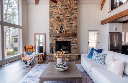 West Union Casa | Spacious Luxury Lakefront Home w/ Hottub, Outdoor Sauna, & Gym Near Clemson