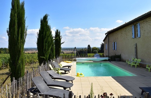 Chaintre Villa | Espaciosa mansión en Vinzelles con piscina
