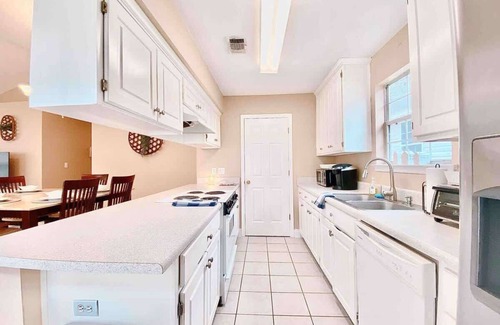 Tallahassee Casa | Spacious Master Bedroom - Near I-10