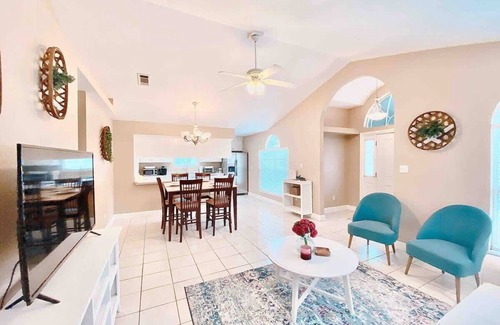 Tallahassee Casa | Spacious Master Bedroom - Near I-10