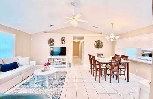 Tallahassee Casa | Spacious Master Bedroom - Near I-10
