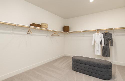 Peters Casa | Spacious Master Bedroom with Private Bath in Manteca Home