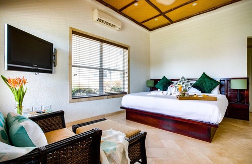 Placentia Complejo | Spacious Master Suite w/ Balcony, WiFi, & Beautiful Views